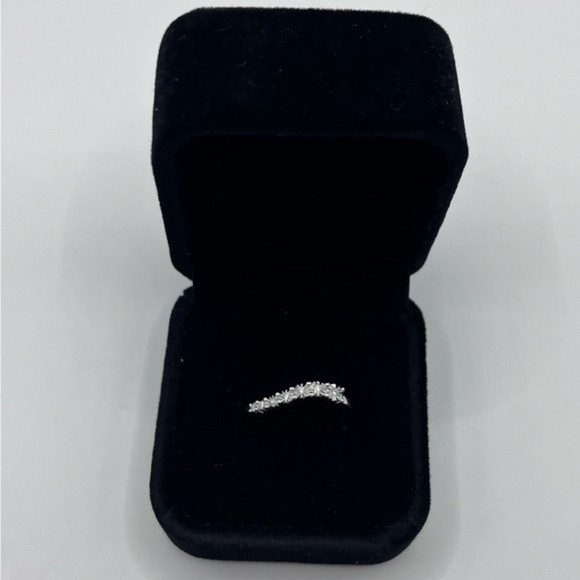 0.20 CT 10k White Gold Natural Diamond Bypass Ring - Picture 1 of 7